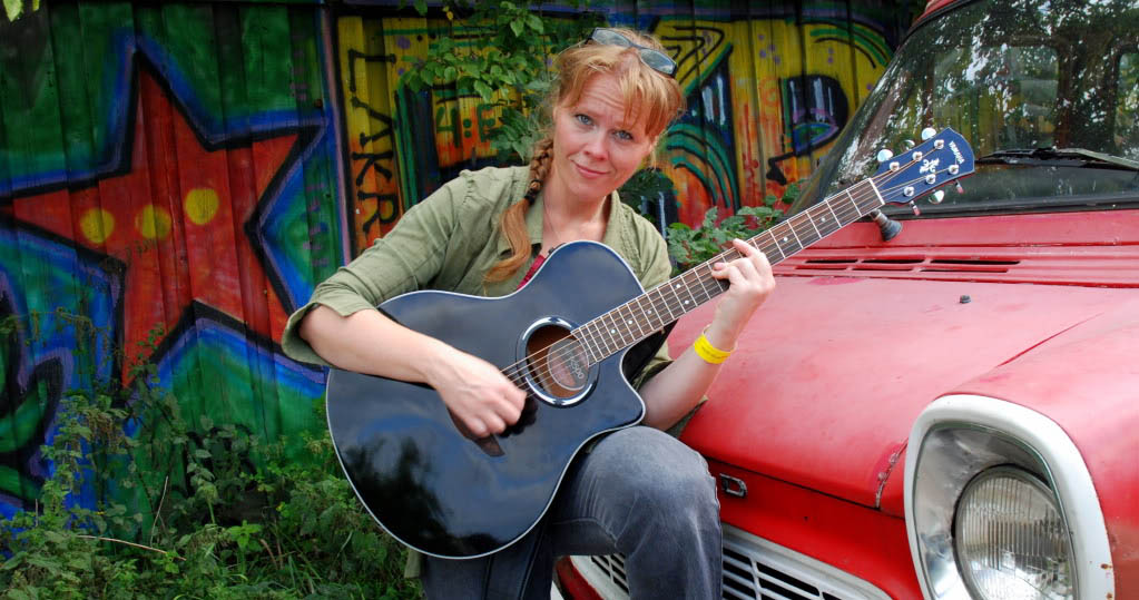 June Beltoft, performing musician, singer and songwriter. Photo: Maya Hiort Petersen