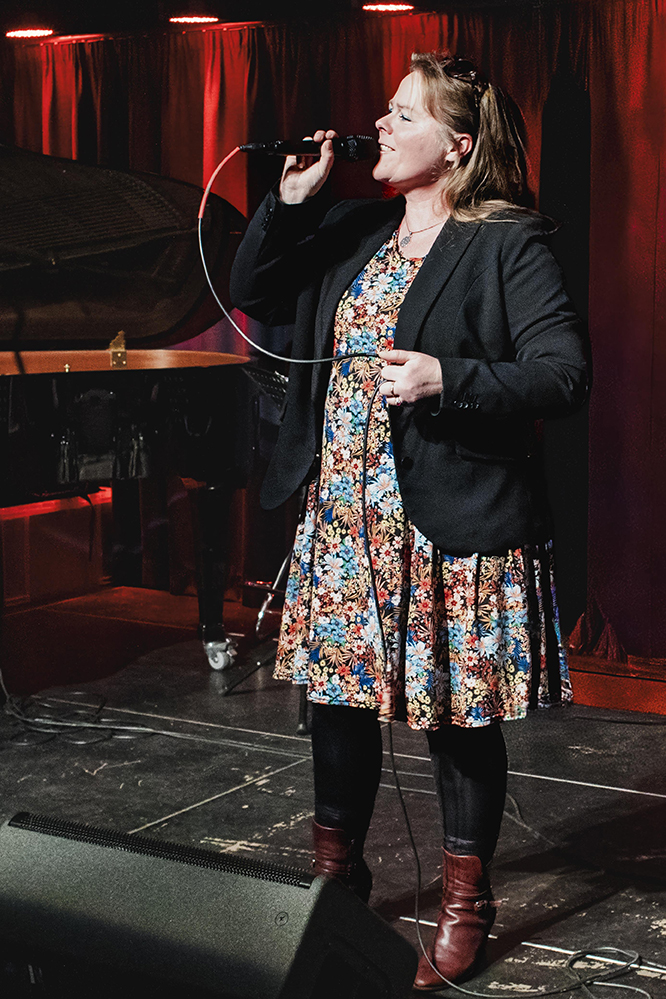 June Beltoft, sanger i jazzensemblet Moonlight in June