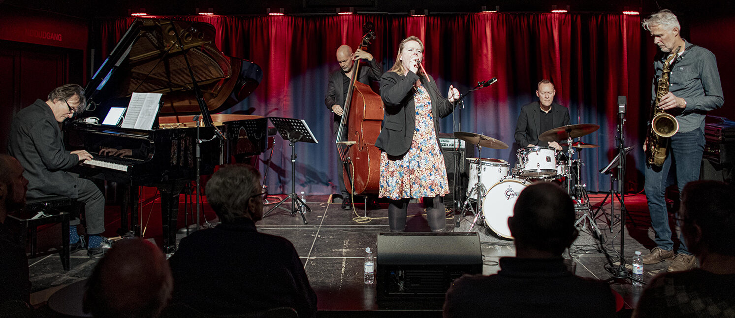 Moonlight in June * jazz ensemble. June Beltoft (voc), Nils Jespersen (sax), Jørgen Messerschmidt (pno), Dannie Rise (bas), Lars Juul (dr) Foto: Jesper Kofod/Asaheim