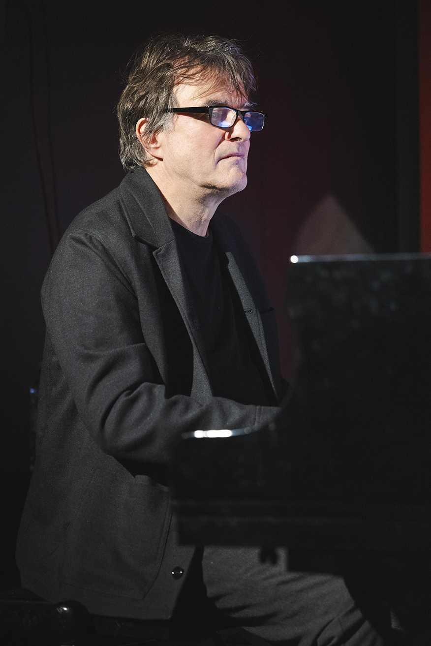 Jørgen Messerschmidt spiller klaver i jazzensemblet Moonlight in June