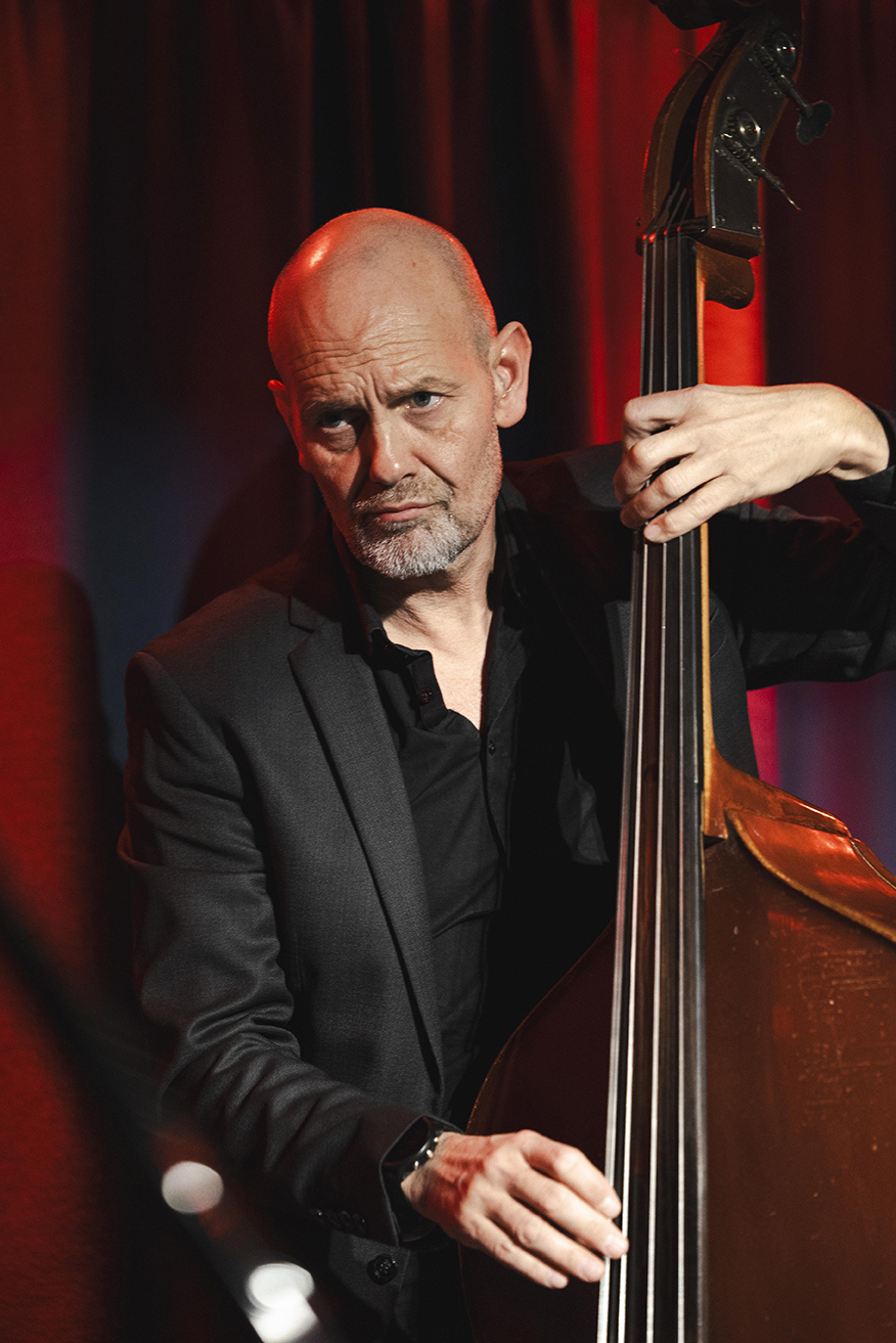 Dannie Rise, konstrabassist i jazzensemblet Moonlight in June